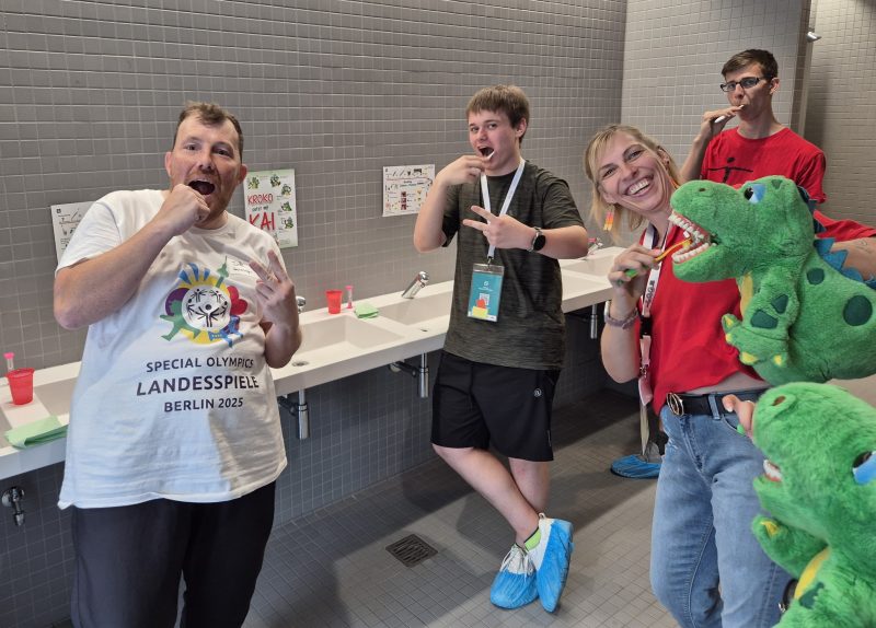 LAG Berlin bei den Special Olympics Landesspielen: Gesunde Zähne für starke Athletinnen und Athleten